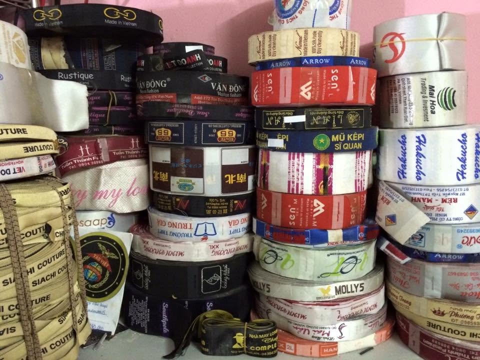Cuộn nhãn mác thành phẩm thực tế tại Xưởng nhãn mác VDK